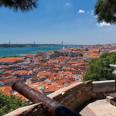 Stylish Getaway In A Mezzanine Flat By The Castle Lejlighed Lisboa Eksteriør billede