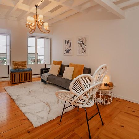 Stylish Getaway In A Mezzanine Flat By The Castle Lejlighed Lisboa Eksteriør billede