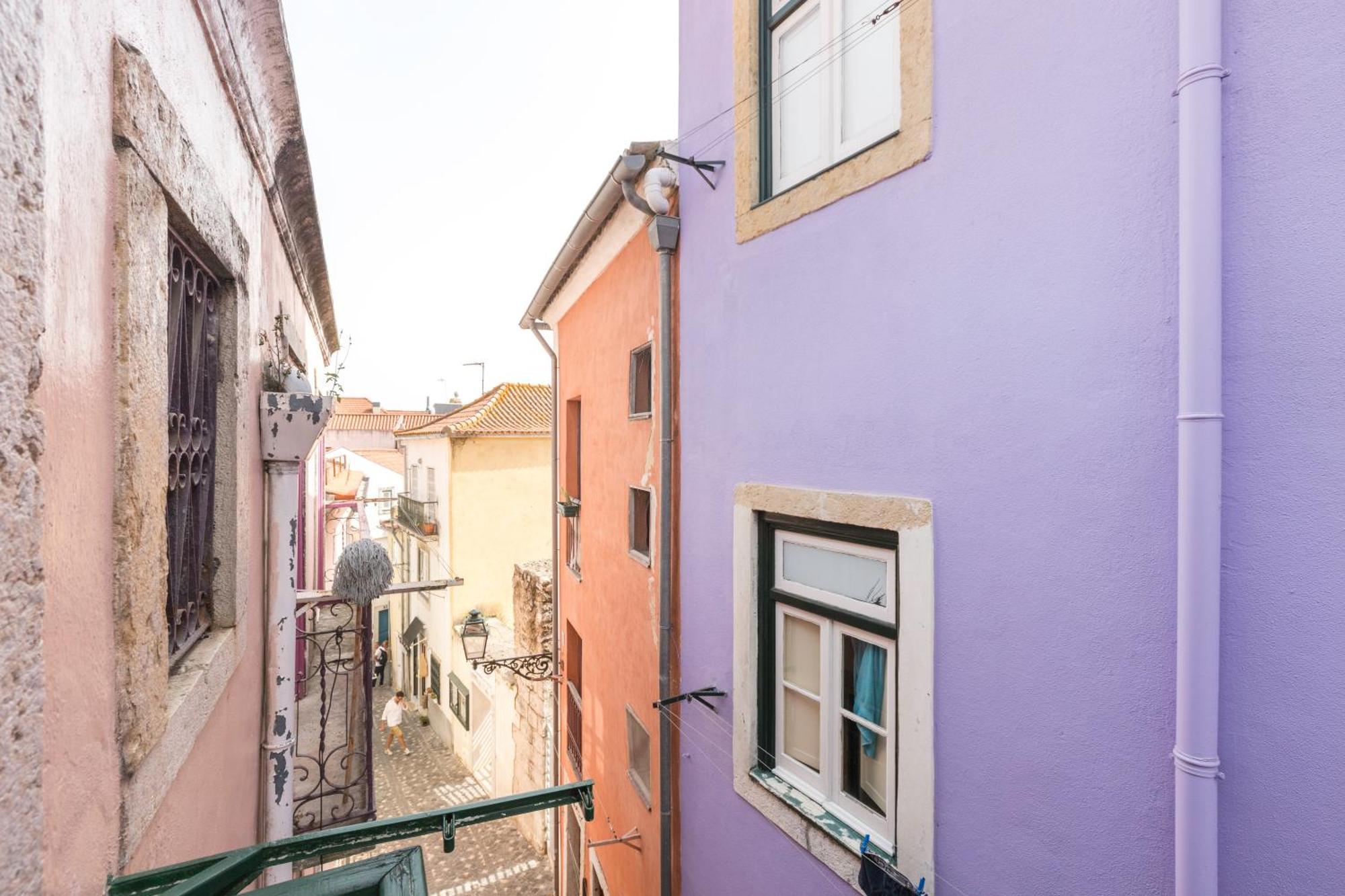 Stylish Getaway In A Mezzanine Flat By The Castle Lejlighed Lisboa Eksteriør billede