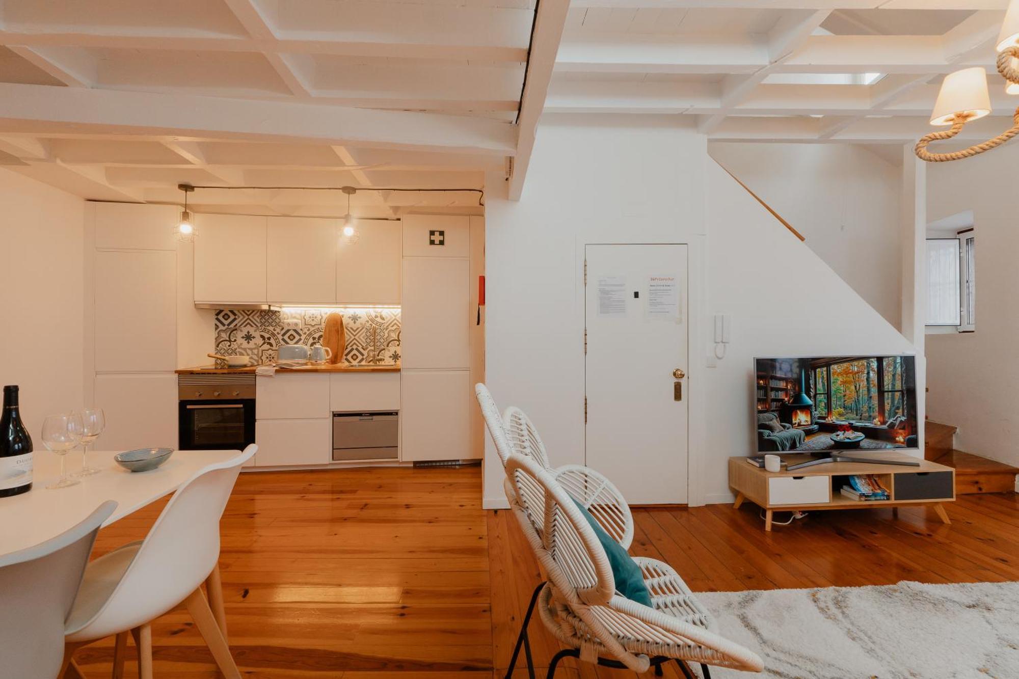 Stylish Getaway In A Mezzanine Flat By The Castle Lejlighed Lisboa Eksteriør billede
