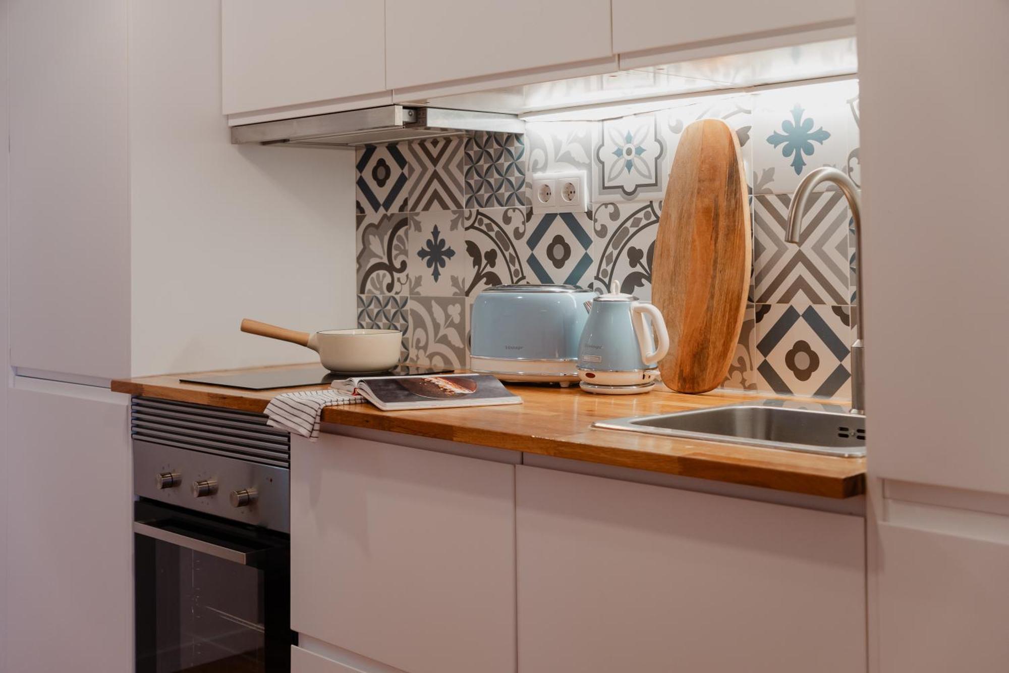 Stylish Getaway In A Mezzanine Flat By The Castle Lejlighed Lisboa Eksteriør billede