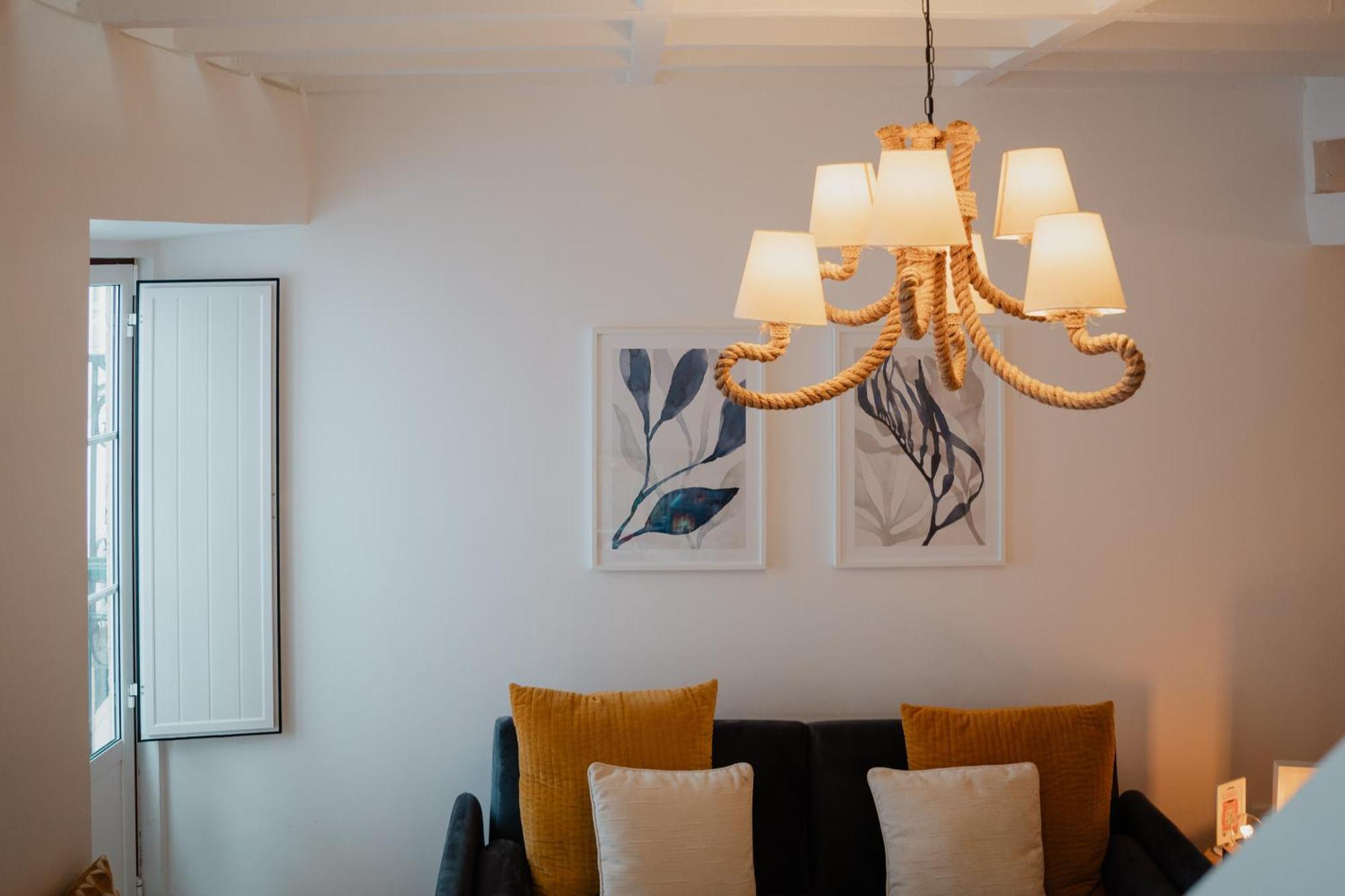 Stylish Getaway In A Mezzanine Flat By The Castle Lejlighed Lisboa Eksteriør billede