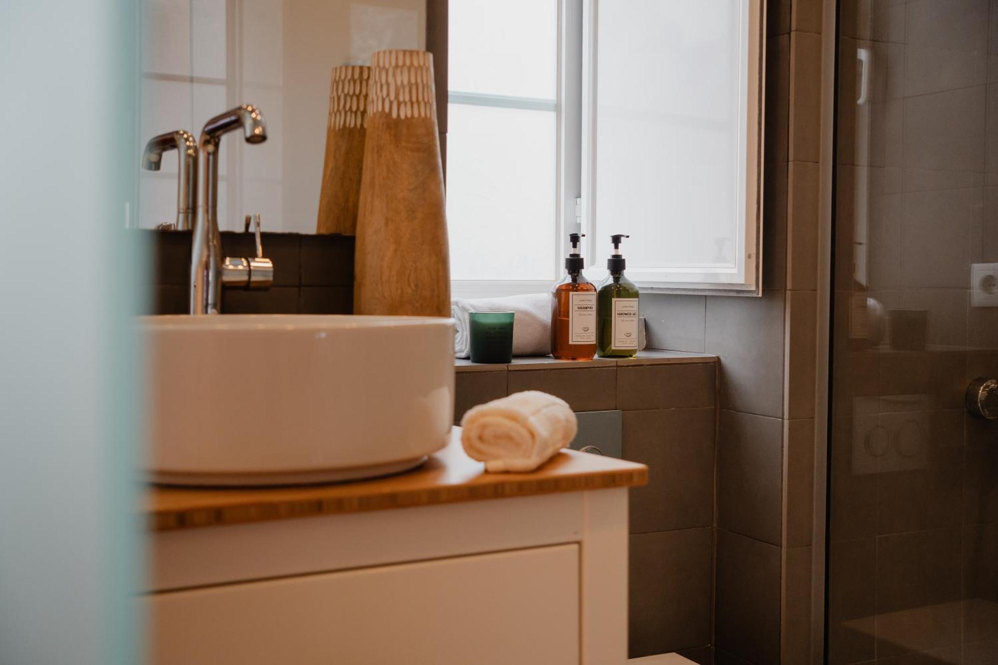 Stylish Getaway In A Mezzanine Flat By The Castle Lejlighed Lisboa Eksteriør billede