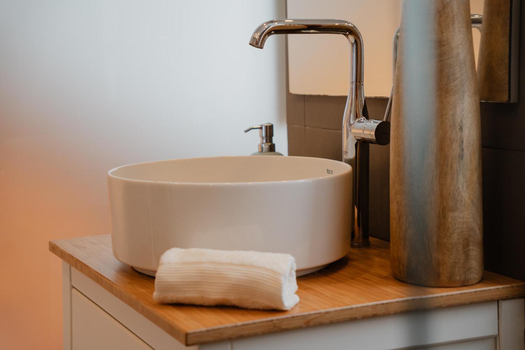 Stylish Getaway In A Mezzanine Flat By The Castle Lejlighed Lisboa Eksteriør billede