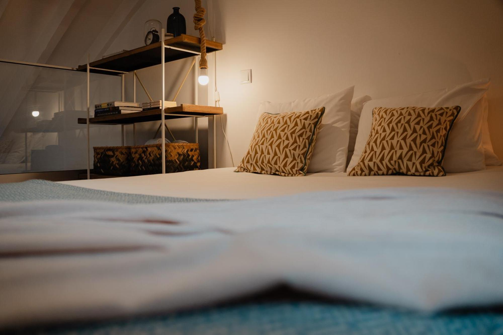 Stylish Getaway In A Mezzanine Flat By The Castle Lejlighed Lisboa Eksteriør billede