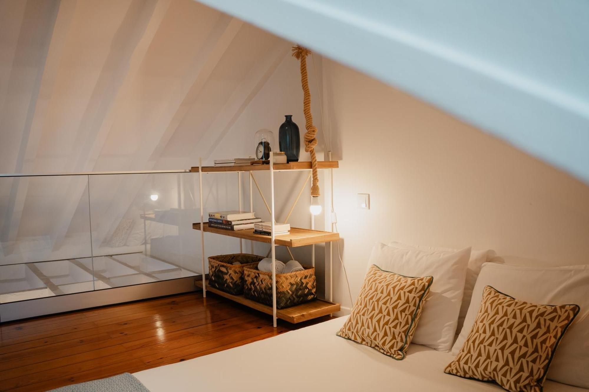 Stylish Getaway In A Mezzanine Flat By The Castle Lejlighed Lisboa Eksteriør billede