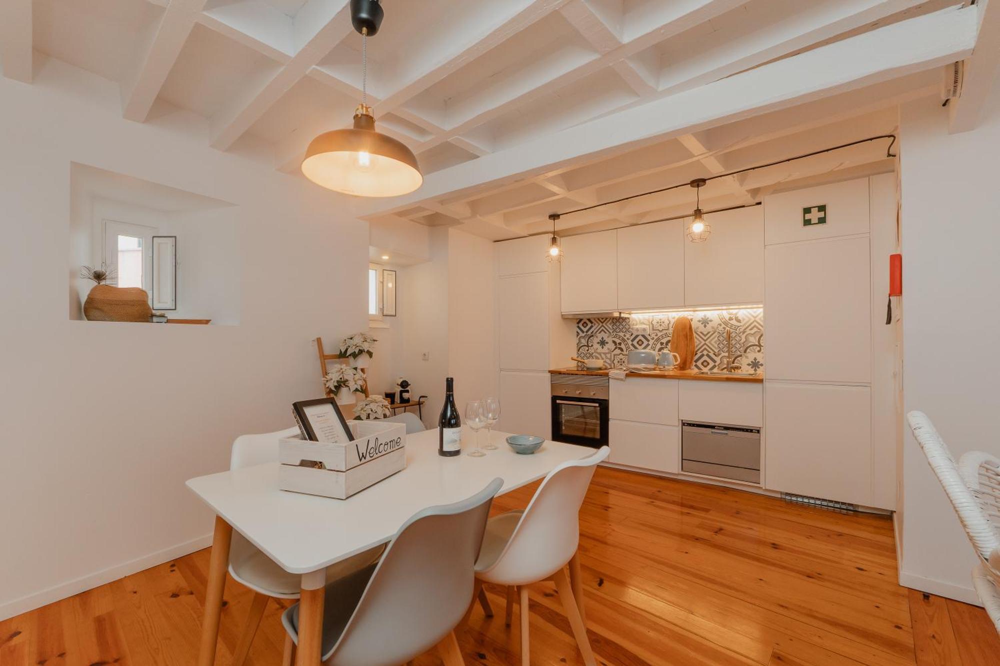 Stylish Getaway In A Mezzanine Flat By The Castle Lejlighed Lisboa Eksteriør billede